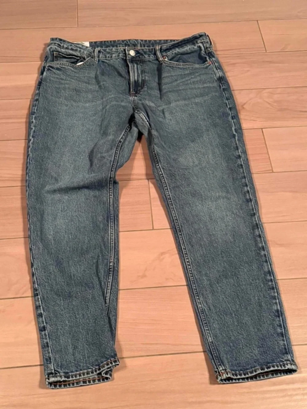 H&M Women's Straight Jeans in Medium Blue Wash 38x32